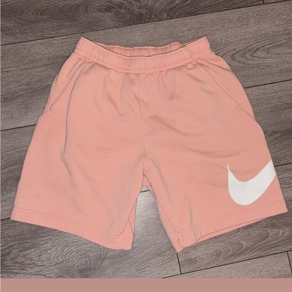 Nike Men’s Size Small Sweat Shorts Comfy Peach Colored White Nike Logo Athletic - Picture 1 of 9